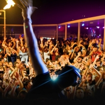 bwild_crowd_avicci